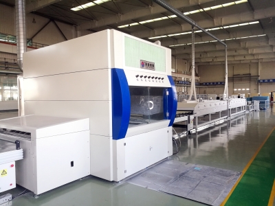 优发国际机械保温装饰一体板生产线 外墙保温一体板生产设备厂家