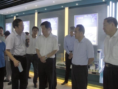 热烈欢迎微山县委书记张茂如一行莅临优发国际机械参观考察