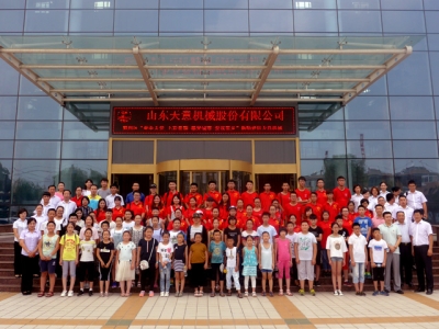 兖州区“牵手关爱 七彩暑期 感受城市 爱我家乡”活动走进优发国际机械