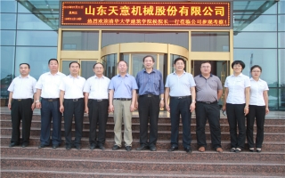 清华大学建筑设计研究院副院长、研究员侯建群莅临