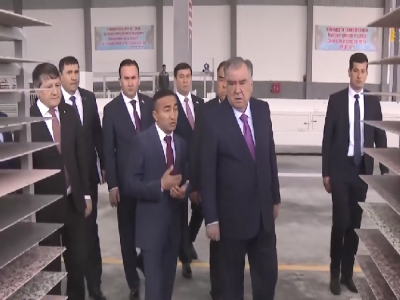 塔吉克斯坦总统拉赫蒙视察优发国际机械塔吉克客户项目现场