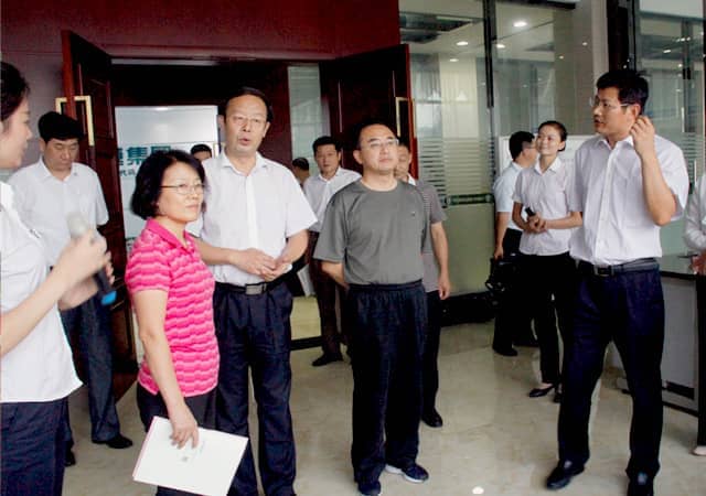 济宁市政协副主席戴伟娟一行莅临优发国际机械调研指导